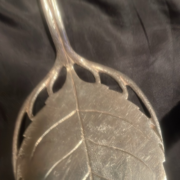 Cristof 800 (coin silver) Wild Rose Pie Server - Picture 4 of 5